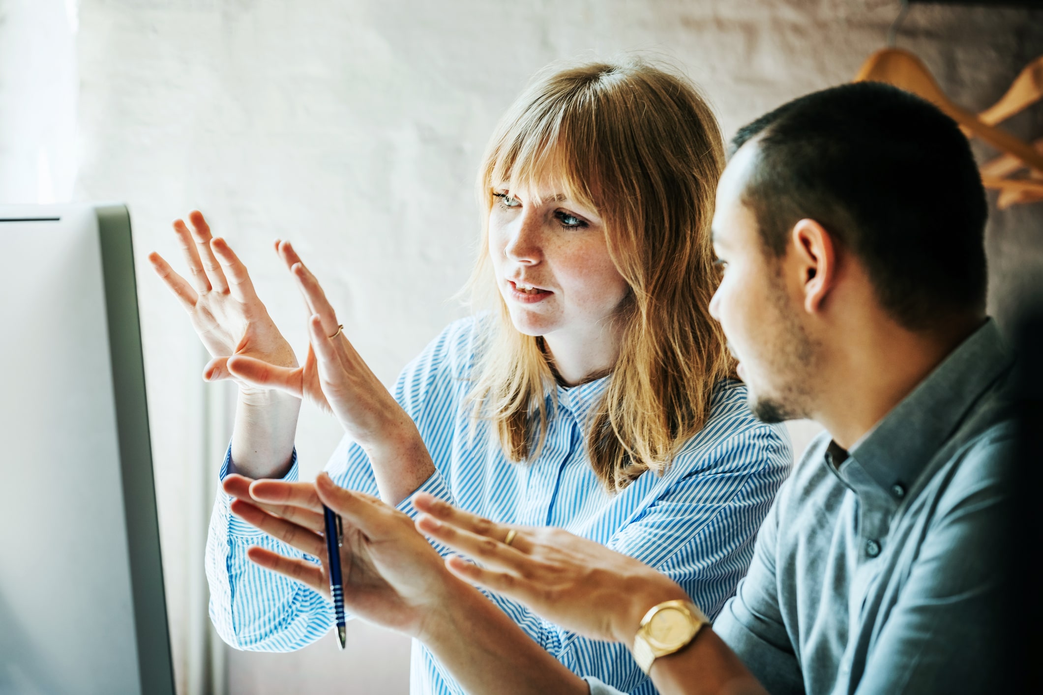 Colleagues-Problem-Solving-At-Computer-Together-factors-that-promote-resilience