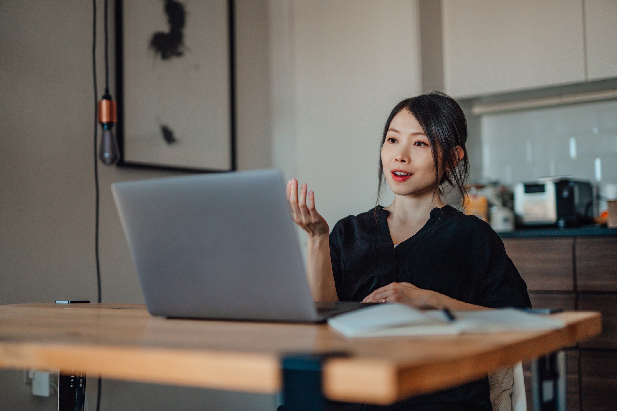 Confident-Pregnant-Woman-Working-why-are-you-interested-in-this-position