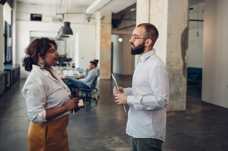 Conversation-between-colleagues-how-to-handle-conflicts-in-the-office