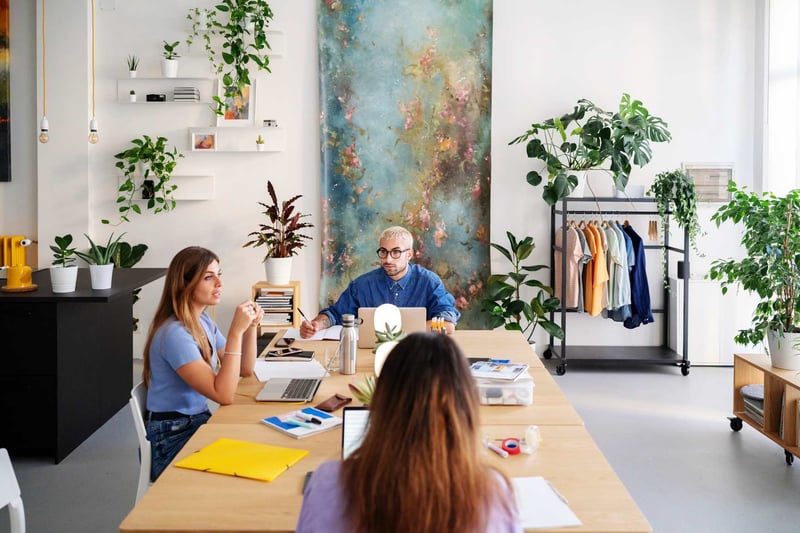 Coworkers-meeting-how-to-handle-conflicts-in-the-office