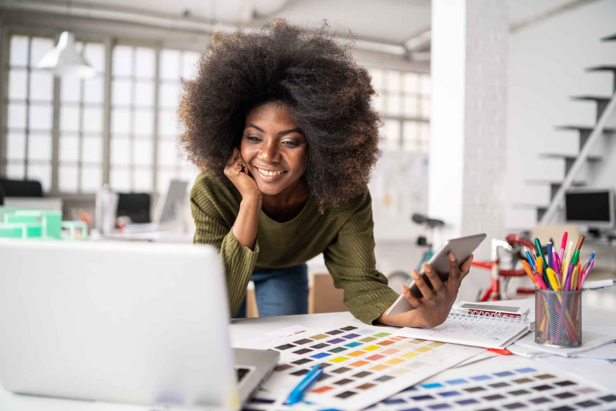 Fashion-designer-working-in-studio-with-passion-what-is-gig-work