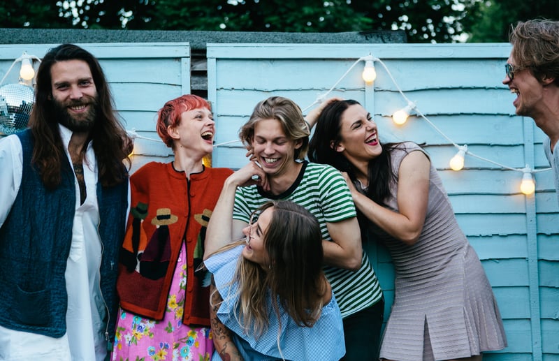 Group-of-friends-on-a-patio-what-makes-a-good-friendship