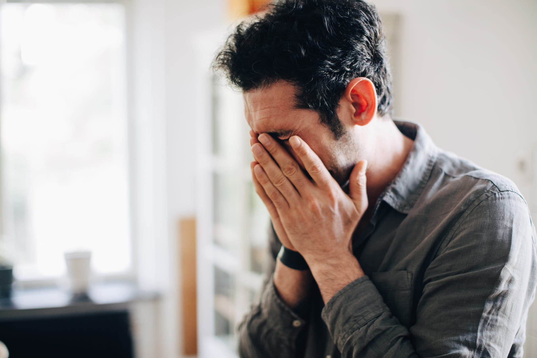 Man-under-stress-at-work-what-is-emotional-distress