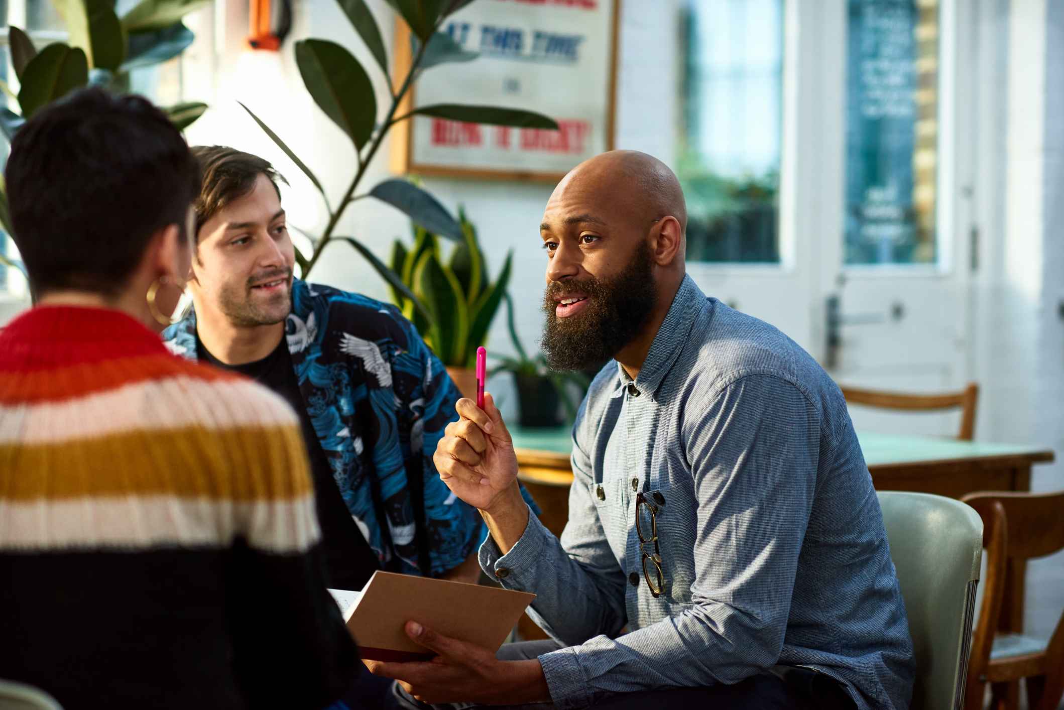 Man-with-beard-discussing-with-team-building-influence-without-authority