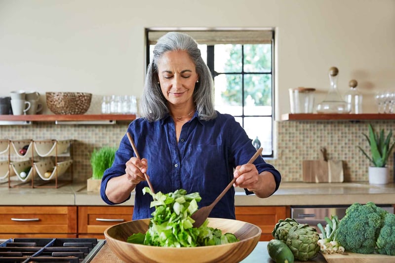 Mature-woman-preparing-a-healthy-salad-in-the-kitchen-how-to-be-disciplined