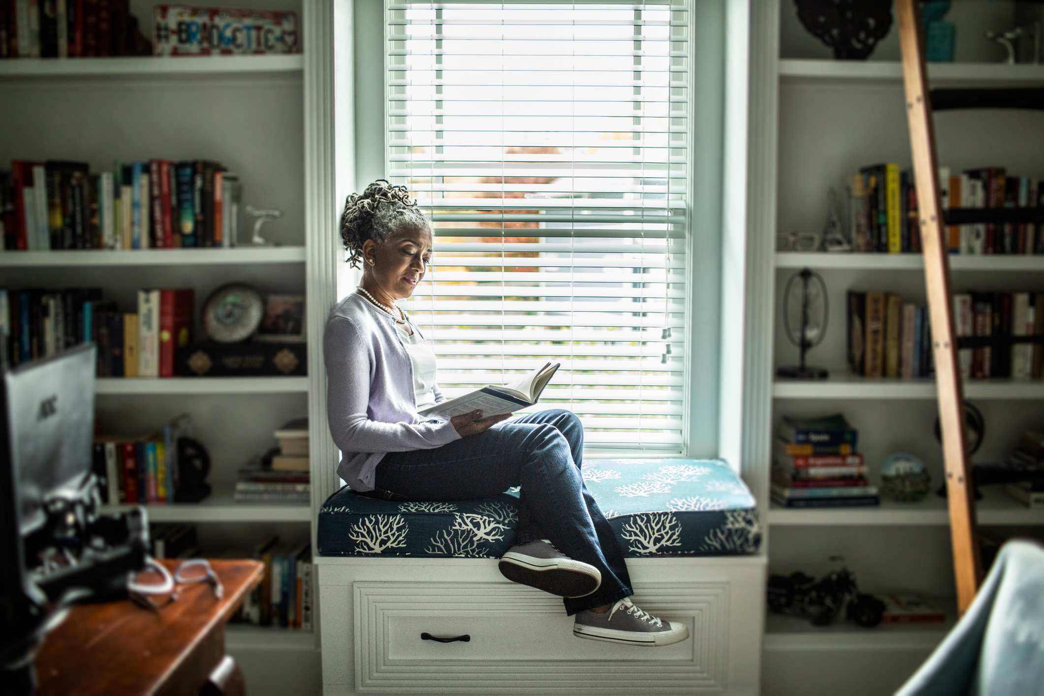 Senior-woman-reading-in-home-library-how-to-make-life-meaningful