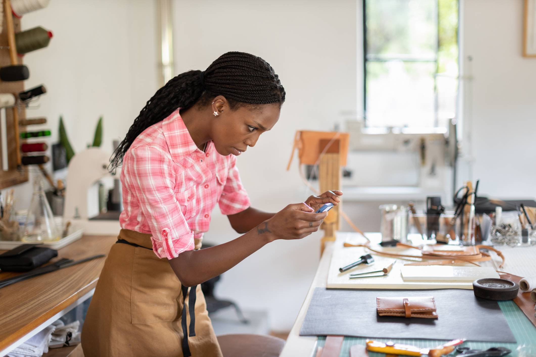 Social-media-manager-taking-picture-of-product-best-jobs-part-time