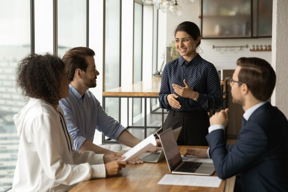 Woman-leading-meeting-with-coworkers-how-to-network