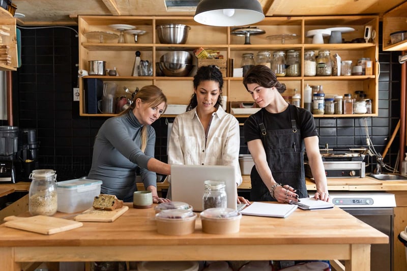 Work-meeting-at-kitchen