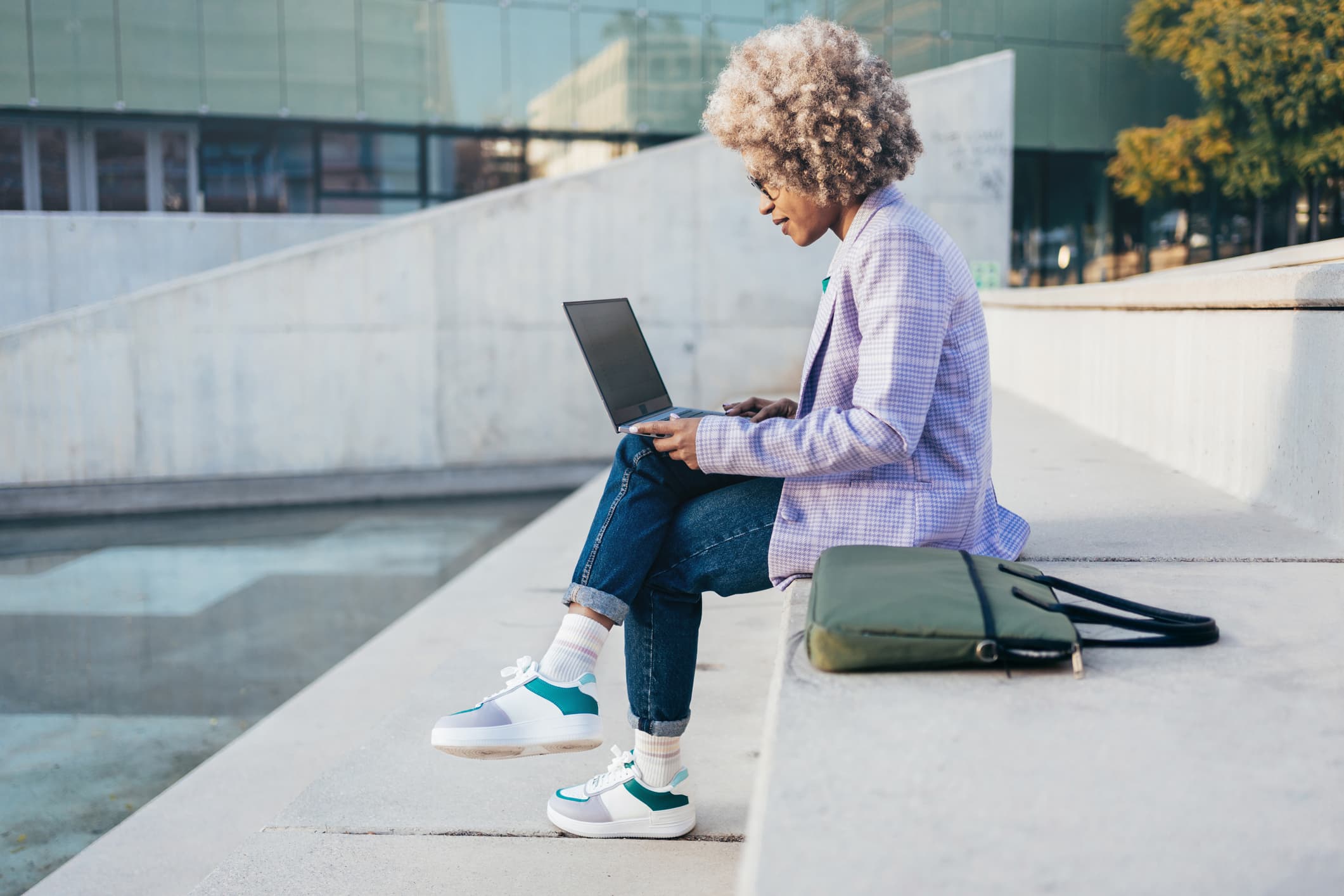 businesswoman-working-with-her-laptop-outside-how-to-start-an-email