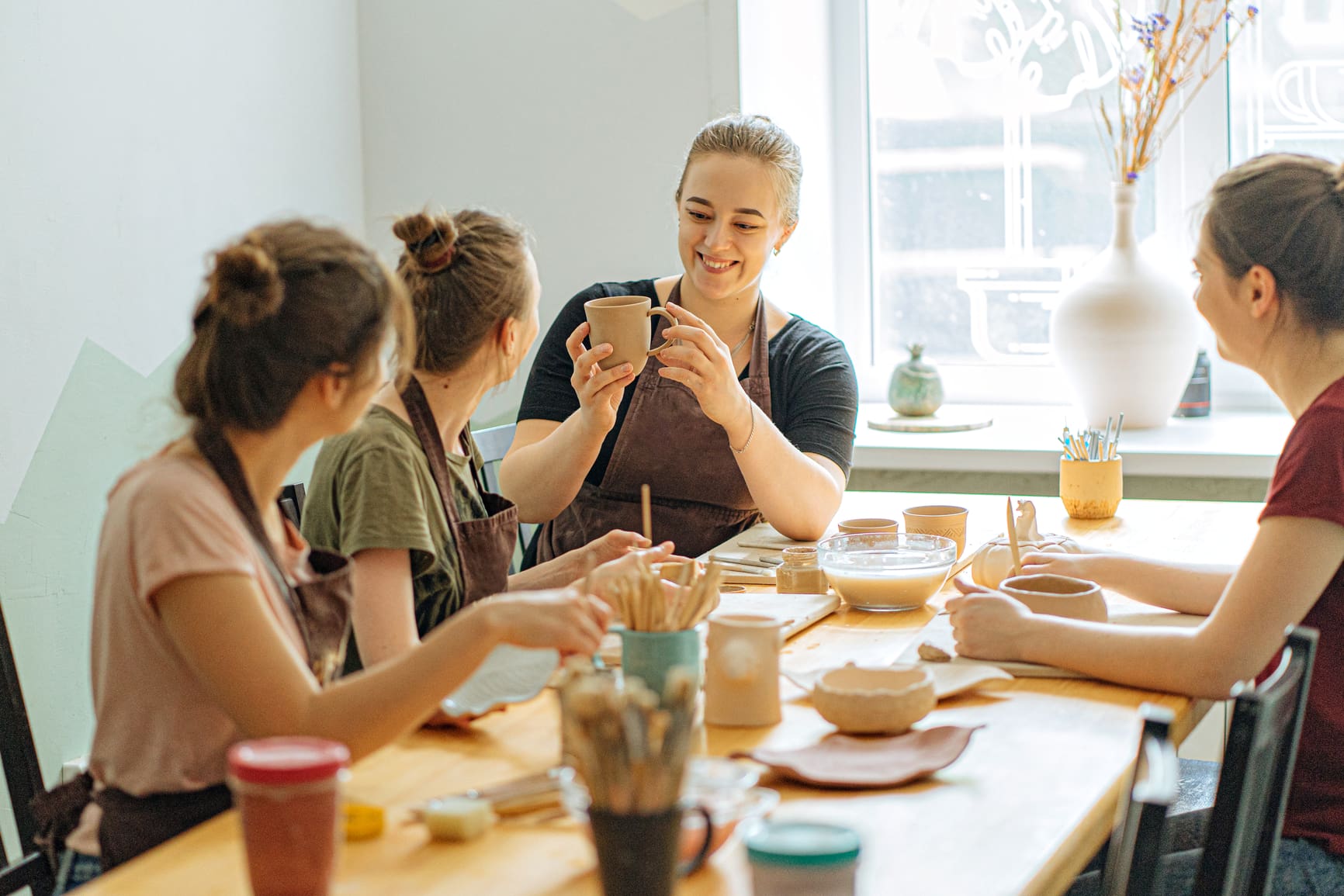 ceramic-masters-have-fun-at-their-desk-qualities-of-a-good-friend