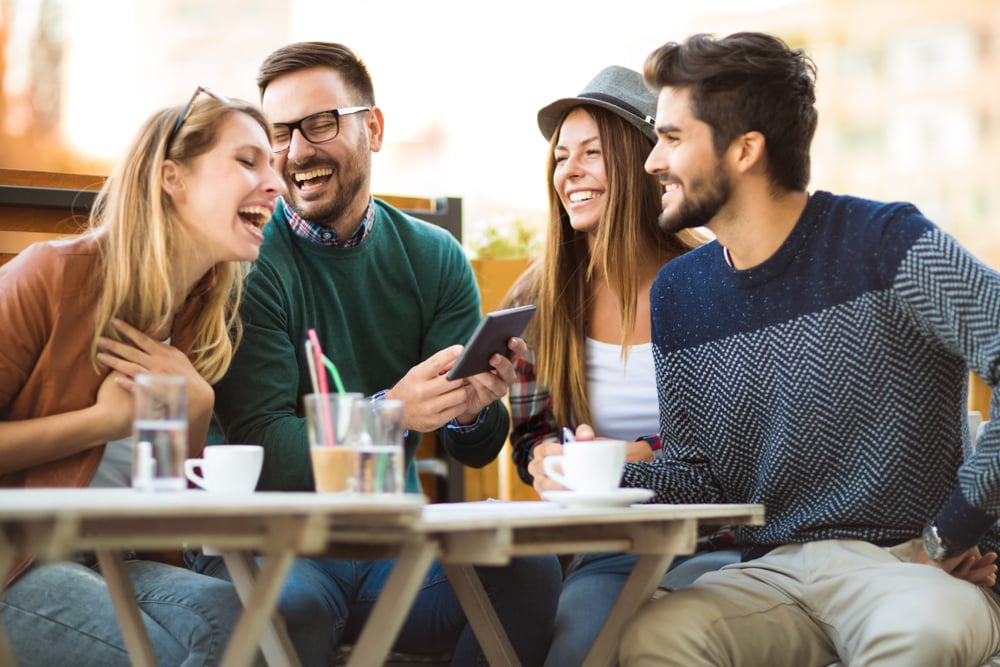 friends-having-coffee-together-how-to-enjoy-life