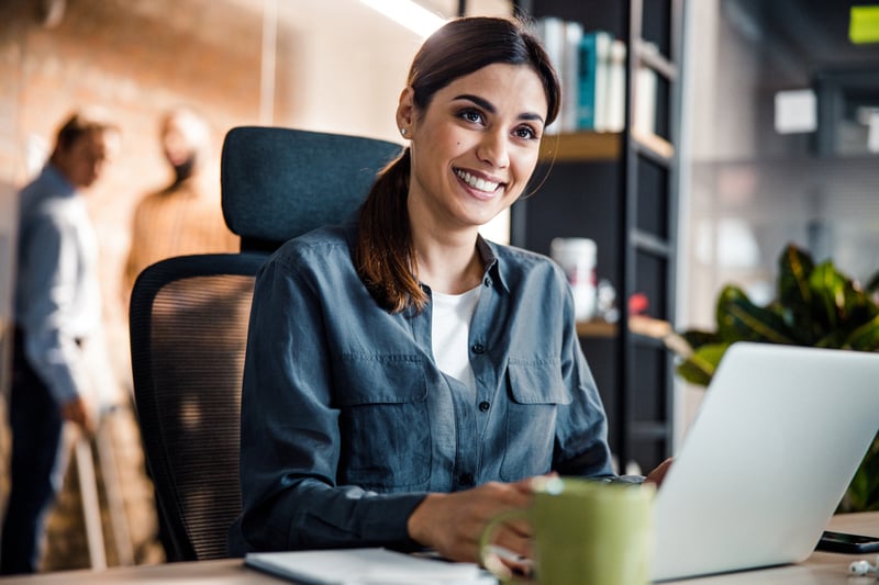 happy-businesswoman-at-work-gratitude-at-work