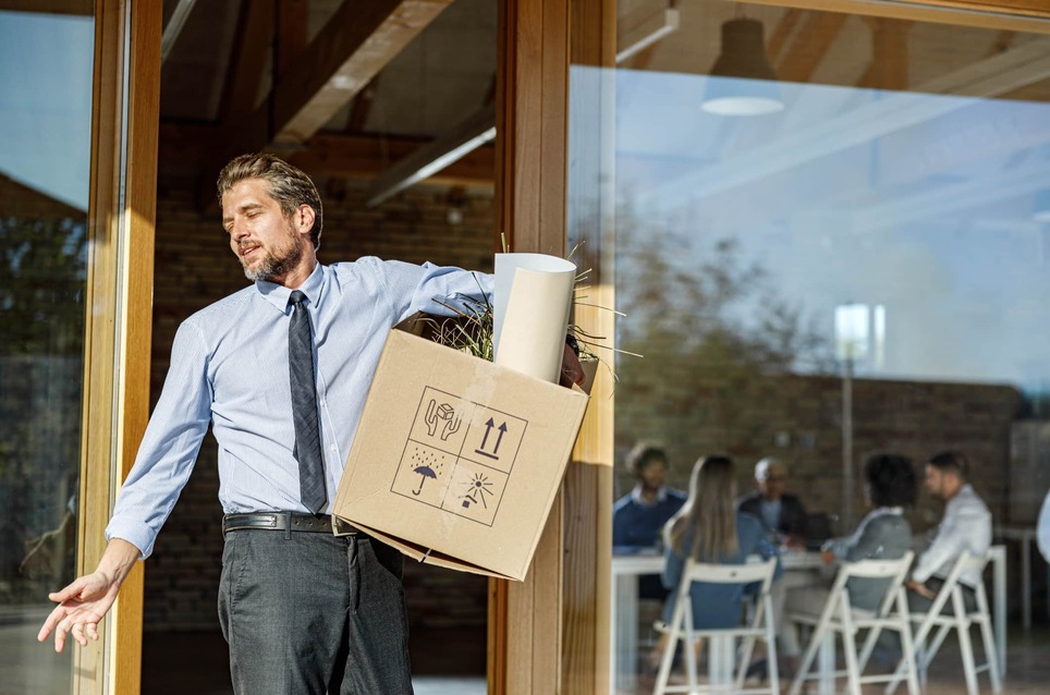 man-leaving-his-job-after-quiting-can-i-just-quit-my-job