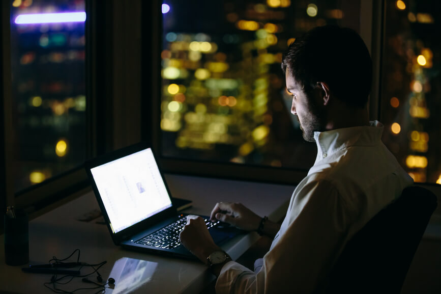 man-working-on-laptop-late-at-night-circadian-rhythms