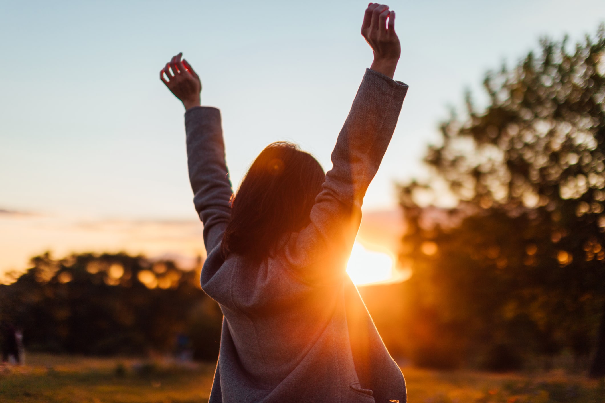 oung-woman-watching-sunset-while-enjoying-life-resilient-mindset