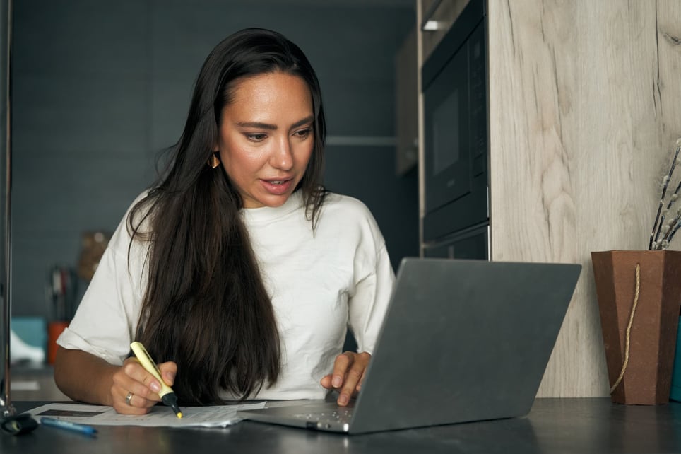 woman-doing-her-taxes-on-laptop-with-serious-face-working-as-a-contractor-vs-employee