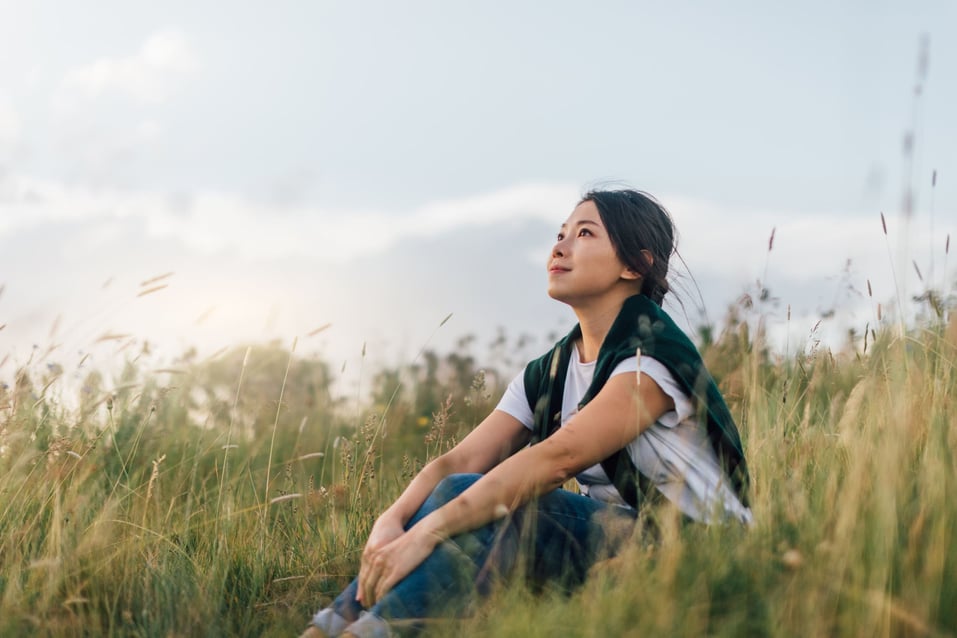 woman-enjoying-nature-what-is-mindfulness