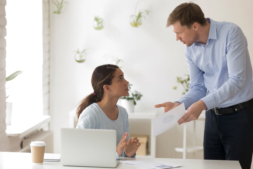 woman-giving-an-apology-to-her-boss-what-to-do-when-you-mess-up-at-work