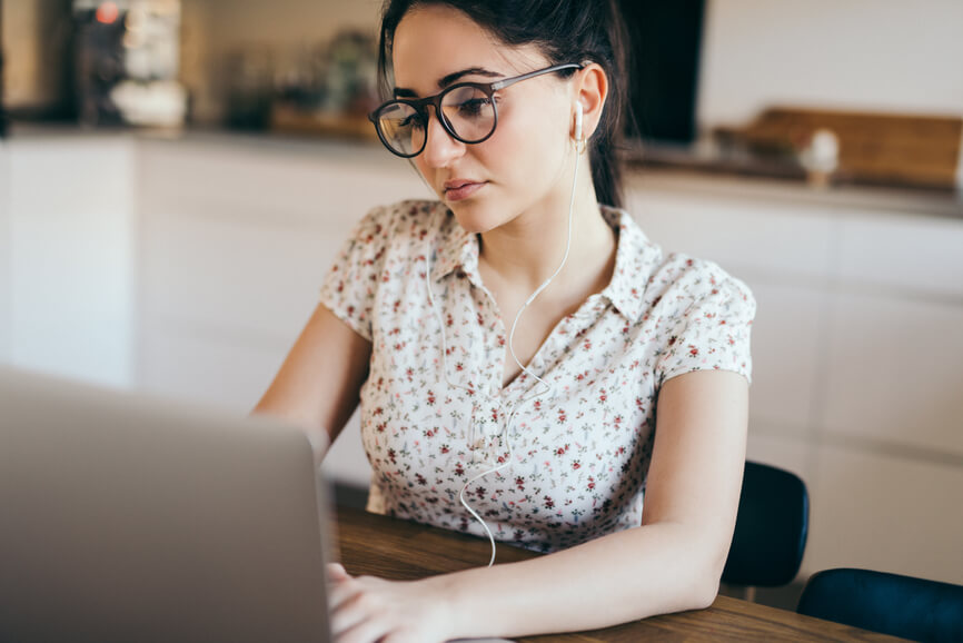 woman-on-laptop-facing-burnout-how-to-recover-from-burnout