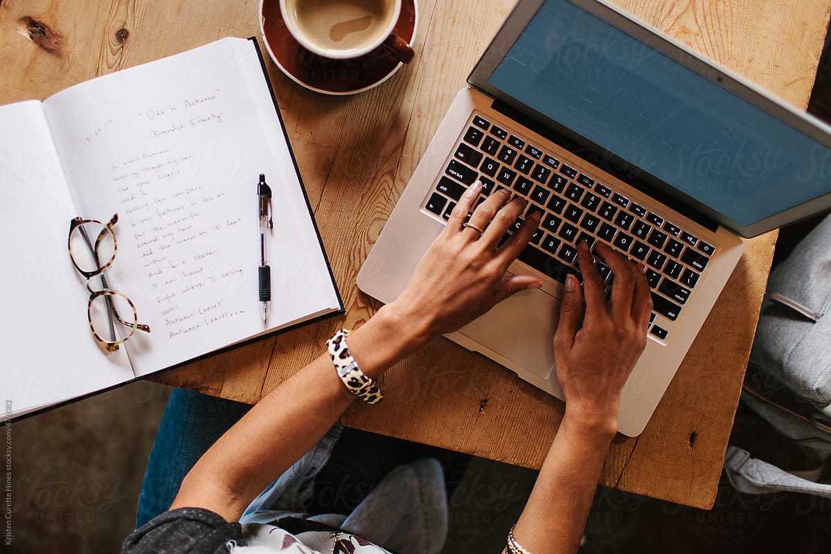 woman-typing-notes-time-management