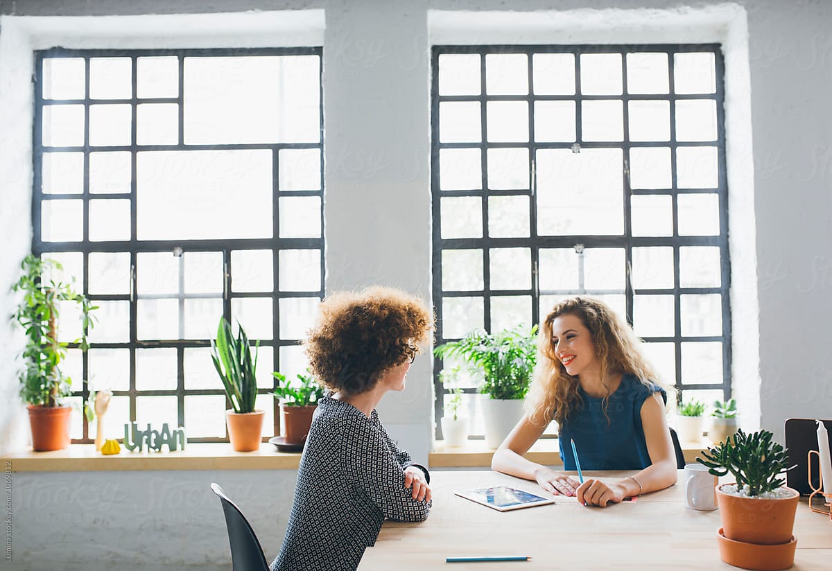 women-at-table-coaching-types