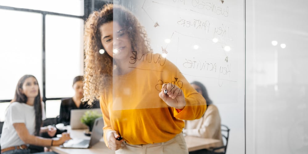 women-in-a-meeting-roles-and-responsibilities